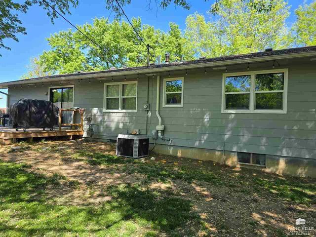 2227 4th Street, Clay Center, KS 67432