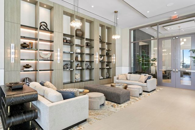 275 1ST AVENUE S 1604, St Petersburg, FL 33701