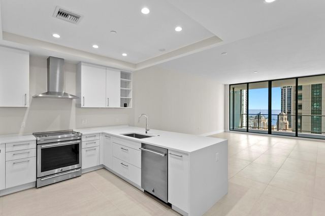 275 1ST AVENUE S 1604, St Petersburg, FL 33701