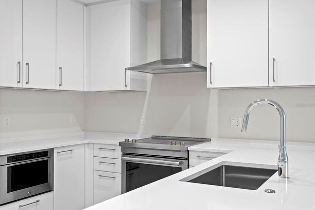 275 1ST AVENUE S 1604, St Petersburg, FL 33701