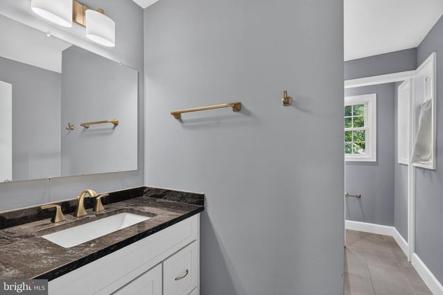 2227 N LEXINGTON ST N, Arlington, VA 22205