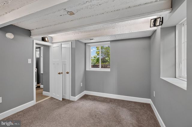 2227 N LEXINGTON ST N, Arlington, VA 22205