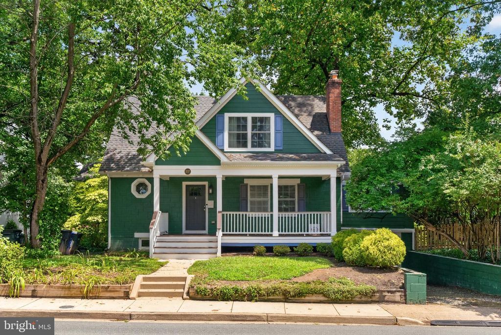 2227 N LEXINGTON ST N, Arlington, VA 22205