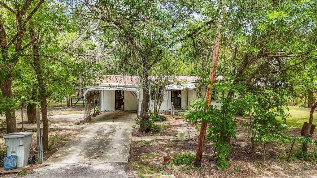 137 Columbia CIR, San Marcos, TX 78666