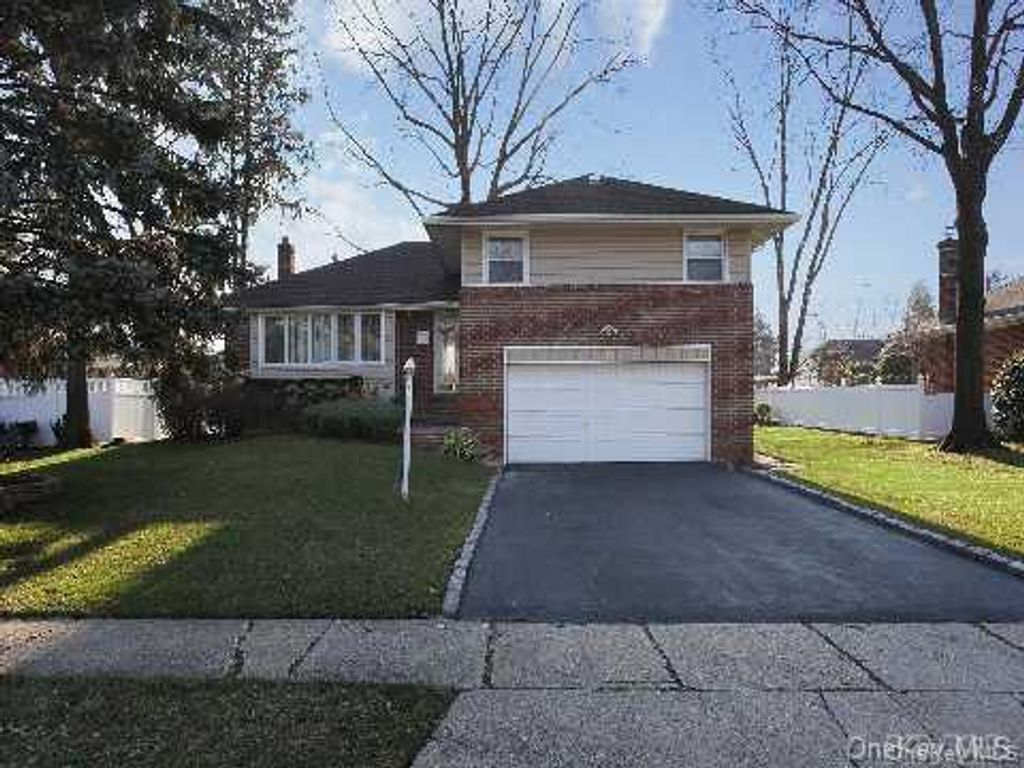 518 Benine Road, Westbury, NY 11590