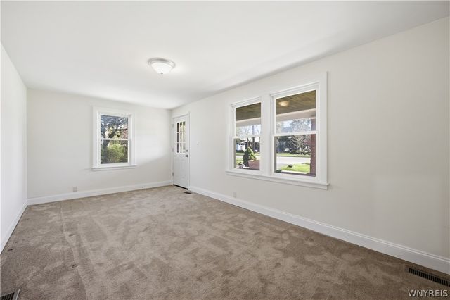 6178 Mckinley Parkway, Hamburg, NY 14075