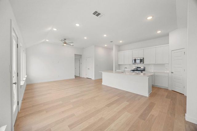 104 Divisadero DR, Hutto, TX 78634