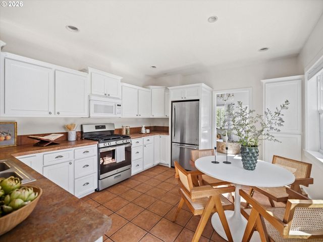 5615 N DELAWARE Ave, Portland, OR 97217