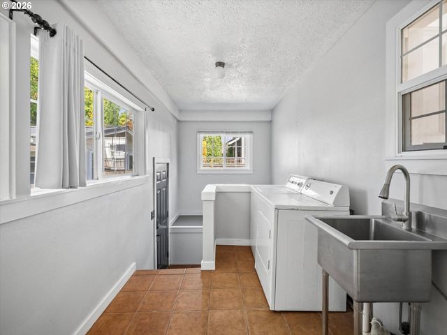 5615 N DELAWARE Ave, Portland, OR 97217