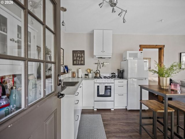 5615 N DELAWARE Ave, Portland, OR 97217