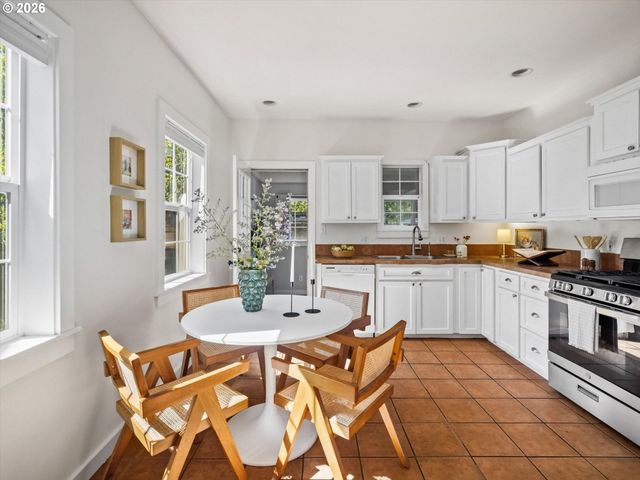 5615 N DELAWARE Ave, Portland, OR 97217