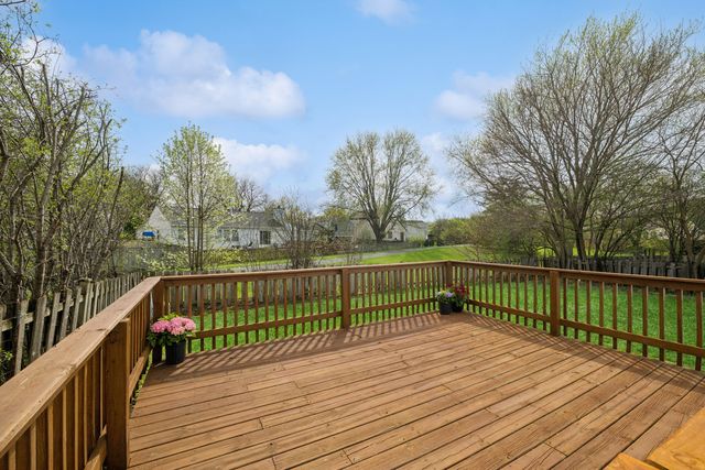 1553 Brandywyn Court N, Buffalo Grove, IL 60089