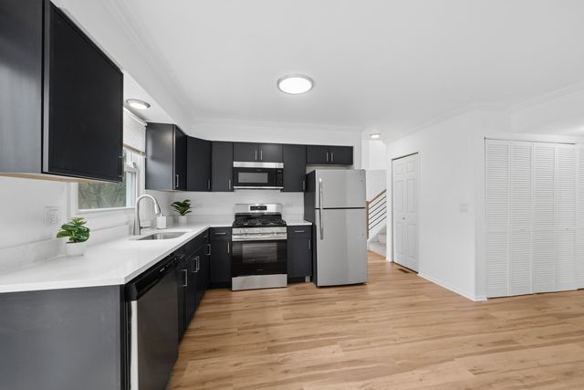 1553 Brandywyn Court N, Buffalo Grove, IL 60089