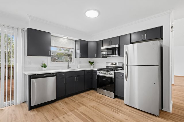 1553 Brandywyn Court N, Buffalo Grove, IL 60089