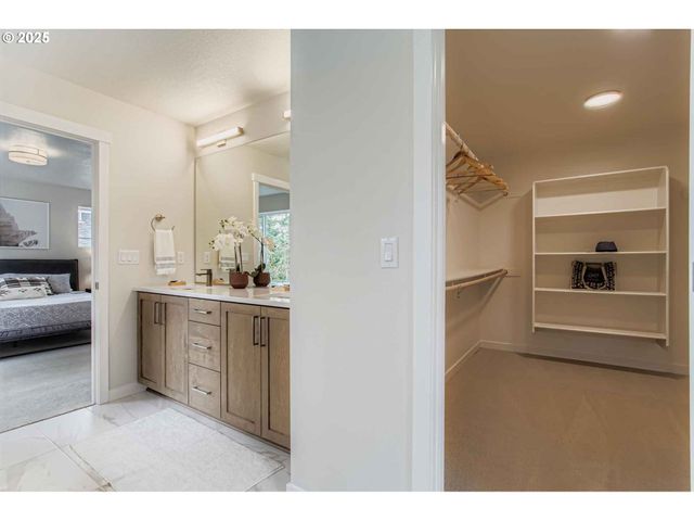 7839 Sw THORNBRIDGE Ter 10, Beaverton, OR 97007