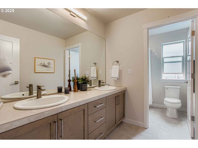 7839 Sw THORNBRIDGE Ter 10, Beaverton, OR 97007