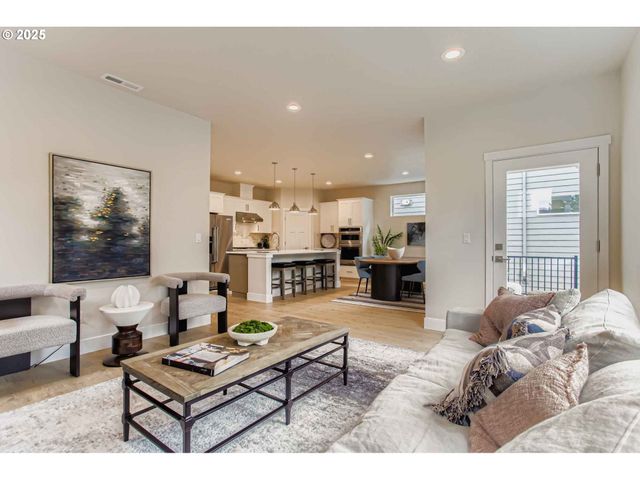 7839 Sw THORNBRIDGE Ter 10, Beaverton, OR 97007