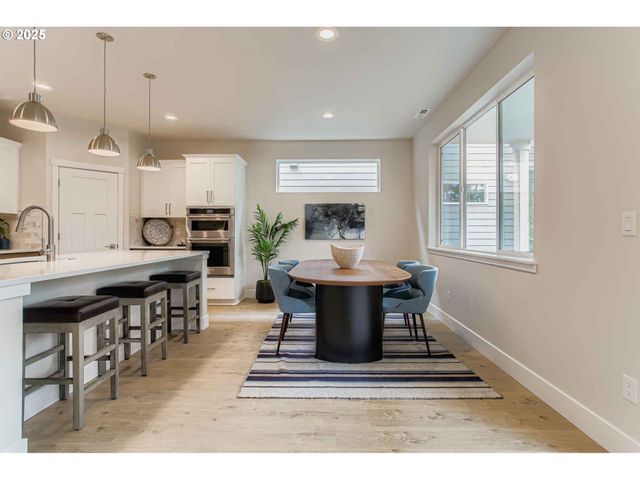 7839 Sw THORNBRIDGE Ter 10, Beaverton, OR 97007