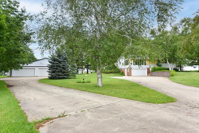 6051 Blueberry ROAD, Allenton, WI 53002