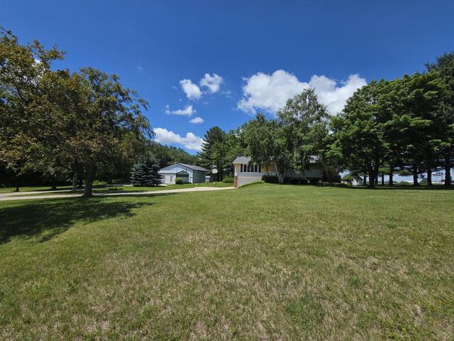 6051 Blueberry ROAD, Allenton, WI 53002