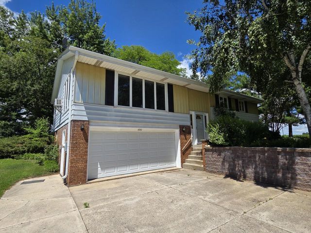 6051 Blueberry ROAD, Allenton, WI 53002