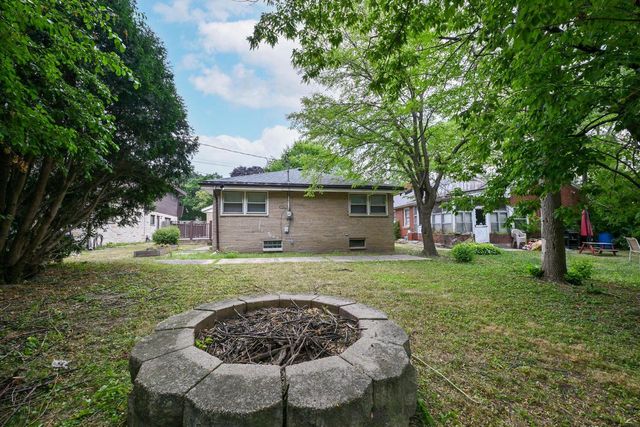 3950 N 58th STREET, Milwaukee, WI 53216