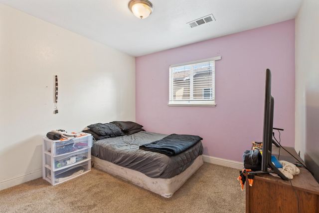 1122 Huntington Dr, Modesto, CA 95350
