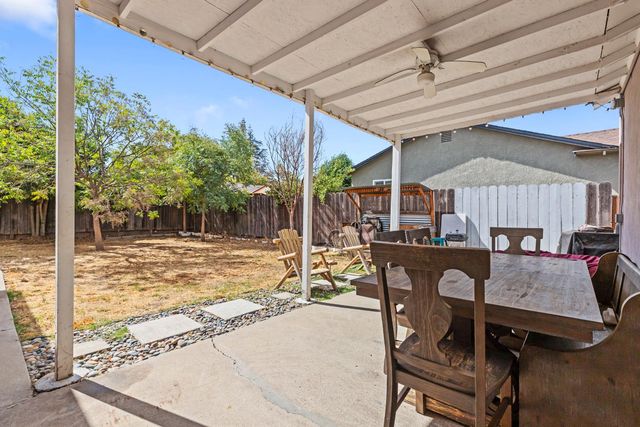 1122 Huntington Dr, Modesto, CA 95350