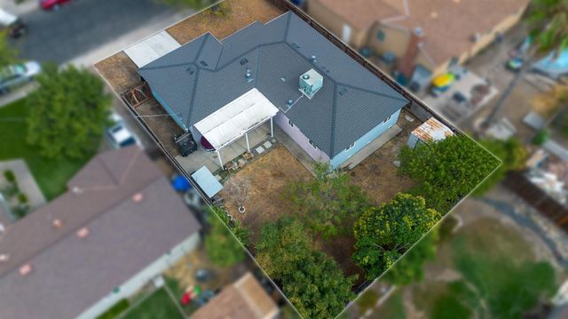 1122 Huntington Dr, Modesto, CA 95350