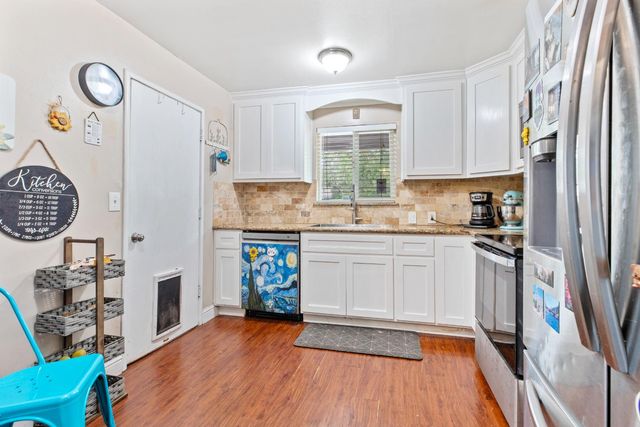 1122 Huntington Dr, Modesto, CA 95350