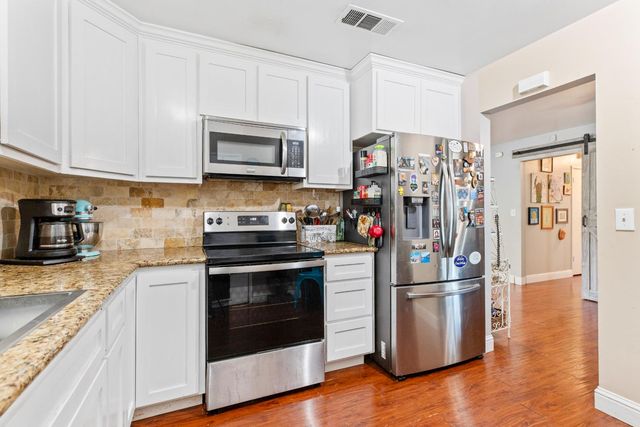 1122 Huntington Dr, Modesto, CA 95350