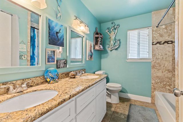 1122 Huntington Dr, Modesto, CA 95350