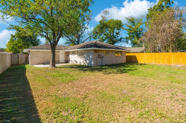 10126 Pine Moss Drive, Houston, TX 77040