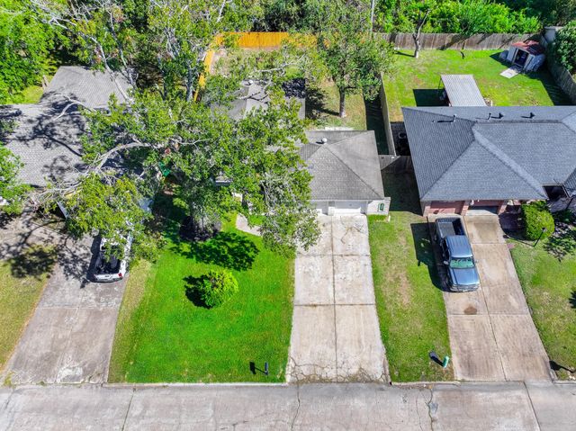 10126 Pine Moss Drive, Houston, TX 77040