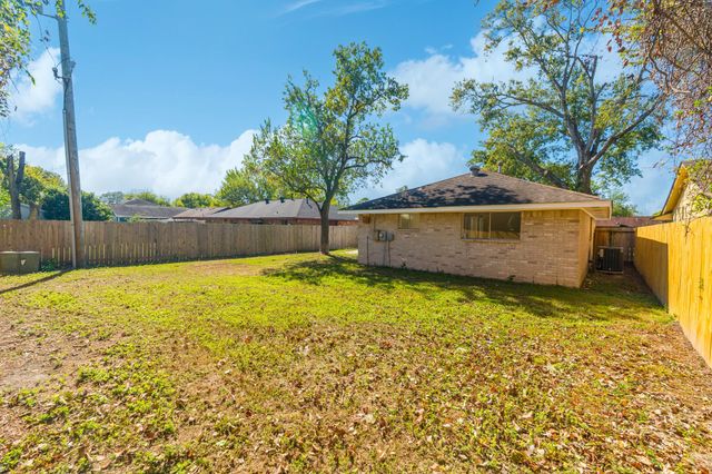 10126 Pine Moss Drive, Houston, TX 77040