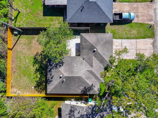 10126 Pine Moss Drive, Houston, TX 77040