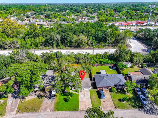 10126 Pine Moss Drive, Houston, TX 77040