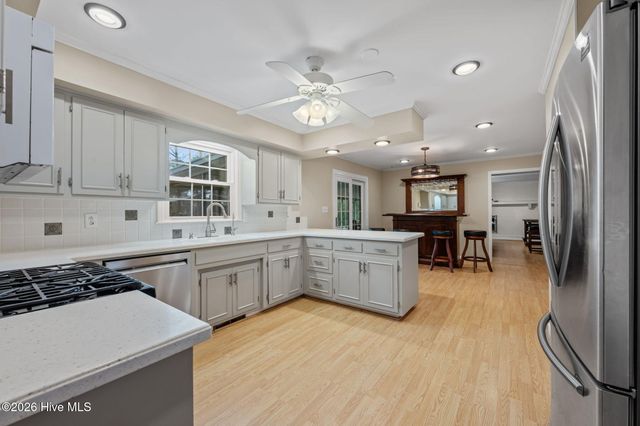 327 Plantation Drive, New Bern, NC 28562