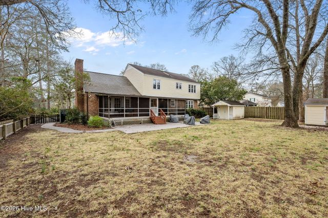 327 Plantation Drive, New Bern, NC 28562