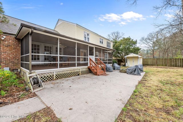 327 Plantation Drive, New Bern, NC 28562