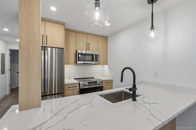 325 Manville Road 201, Pleasantville, NY 10570