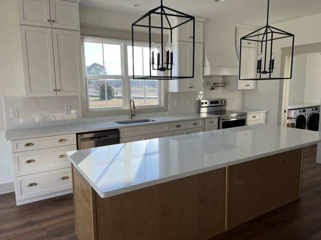 5127 Starks Rd, Cross Plains, TN 37049