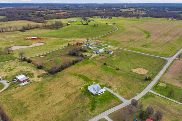 5127 Starks Rd, Cross Plains, TN 37049