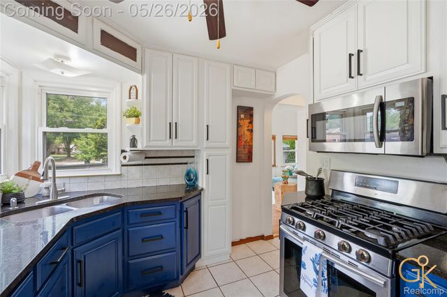 27564 W Chicago Street, Livonia, MI 48150