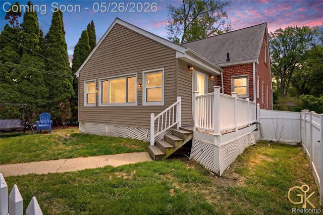 27564 W Chicago Street, Livonia, MI 48150