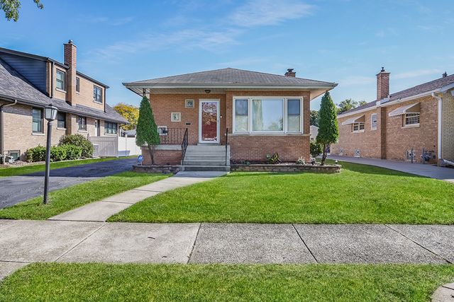10207 S Keeler Avenue, Oak Lawn, IL 60453