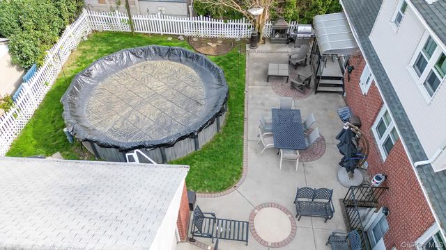 85 Hinsdale Avenue, Floral Park, NY 11001