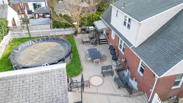 85 Hinsdale Avenue, Floral Park, NY 11001