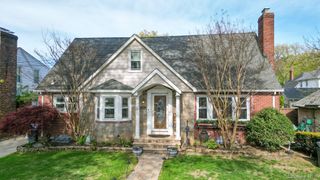 85 Hinsdale Avenue, Floral Park, NY 11001