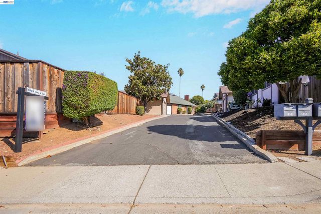 5551 Guadalupe Ct, Concord, CA 94521
